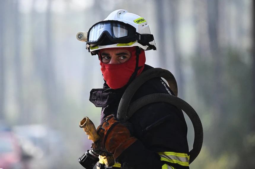 More than 600 structures lost as tens of thousands evacuate in Washington state wildfires