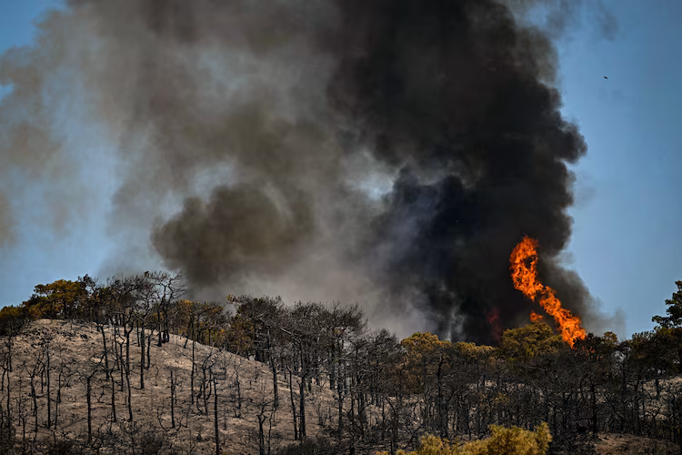 Raging wildfires in France prompt thousands of evacuations in 27 towns