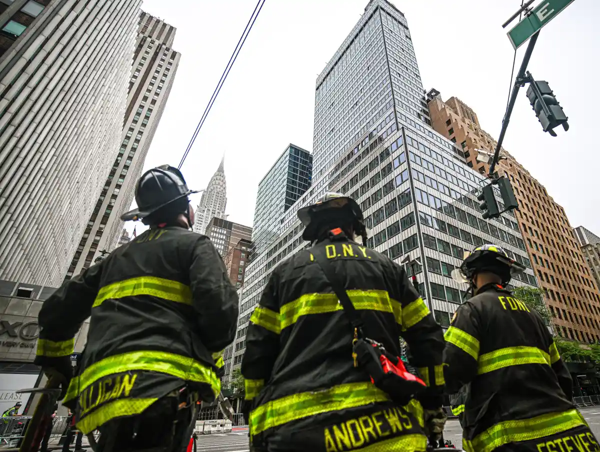 Columns in Manhattan high-rise buckle, prompting evacuations