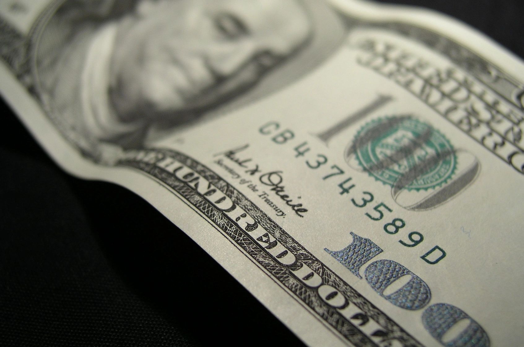 Federal workers sour on government work, decrying eroding job security