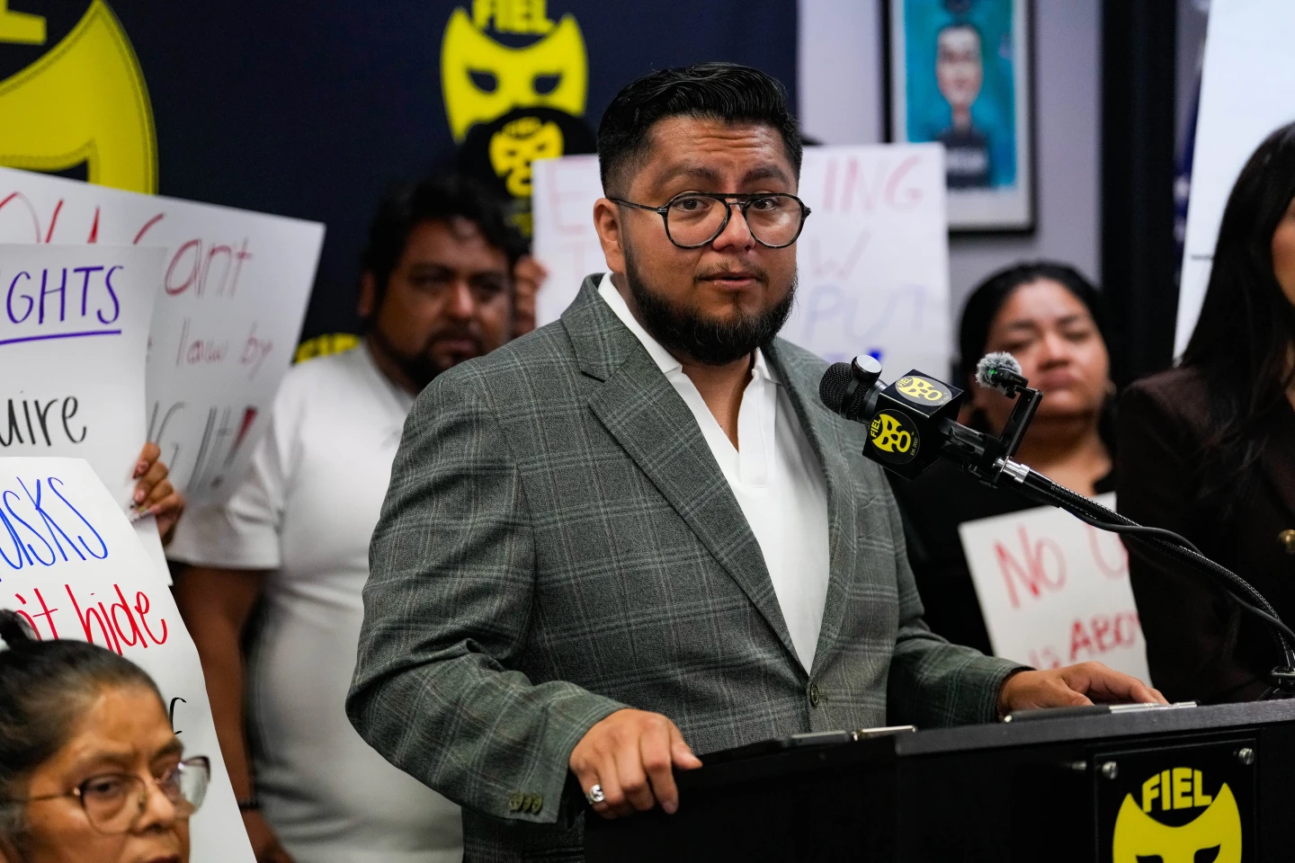 ICE pursuit in Houston that broke a man’s leg targeted a suspect who died years ago, family says